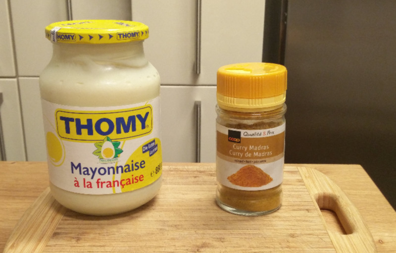 Bocal de mayonnaise, poudre de curry
